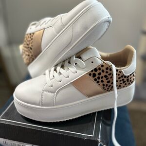 Riza Platform Sneakers